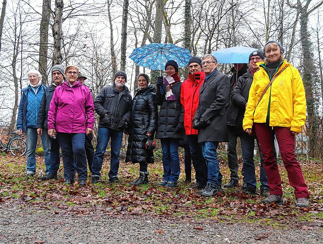 Rund 15 Menschen, vor allem Bürger und Anwohner, nahmen am Freitag an einer Info-Veranstaltung zu den anstehenden Baumfällungen teil.