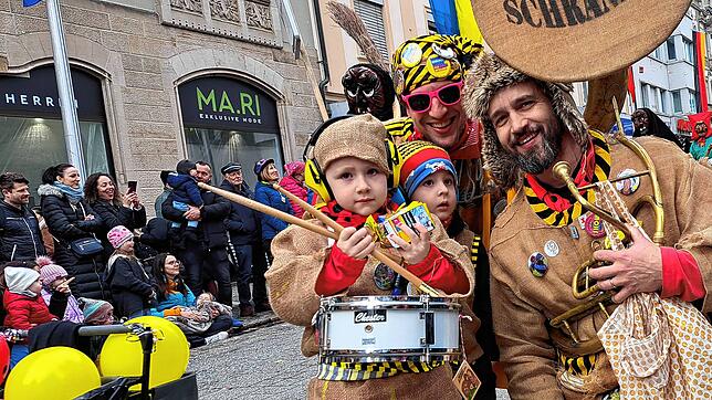 Umzug am Fasnetsmändig in Bad Säckingen: Keine Nachwuchssorgen haben die Musiker der Chrumbiire-Schränzer.