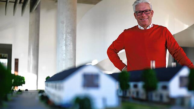 Christian Saur ist Vertriebsleiter Deutschland bei Werner Wohnbau. Er sagt, ein Haus zu kaufen lohnt sich auch jetzt noch &ndash; wenn ...