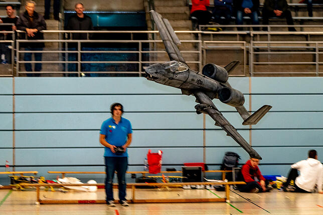 Etwas ganz besonders sind die imposanten Vorführungen der großen Flugmodelle von Daniel Hör. So ein Modell wiegt zwar auch nur 1,7 ...