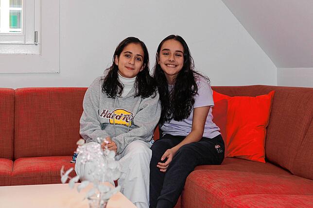 Die 14-Jährigen Maria Pazos Lazo (links) und Cristina Cifuentes Bauer besuchen die Deutsche Schule in Guatemala City und lebten während ...
