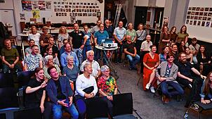 Zahlreiche Ehemalige, Darsteller und Crew, feierten im Theater im Deutschen Haus das große Wiedersehen zehn Jahre nach der Premiere des ...