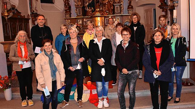 Der Vorstand der KFD Birkendorf (vorn, von links): Kirsten Dörflinger, Daniela Fischer, Tanja Schmidt, Andrea Werner, Simone Dörflinger, ...