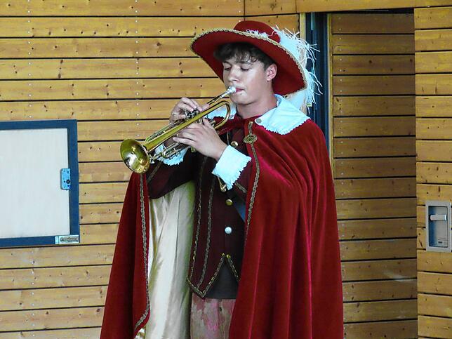 Der Trompeter von Säckingen spielte anlässlich der 75-Jahr-Feier vom Sozialverband VdK in der Wallbacher Flößerhalle für die zahlreichen ...