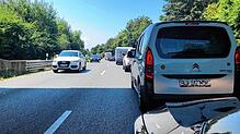 Schon vor Immenstaad staut sich dieser Tage der Verkehr. Aufgrund der Umleitung durch die Baustelle auf der B33 ist auf der B31 noch ...