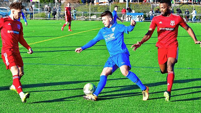 Wechselt im Sommer: Almin Mislimovic (Mitte) stößt im Sommer vom SV Weil zum FSV Rheinfelden.