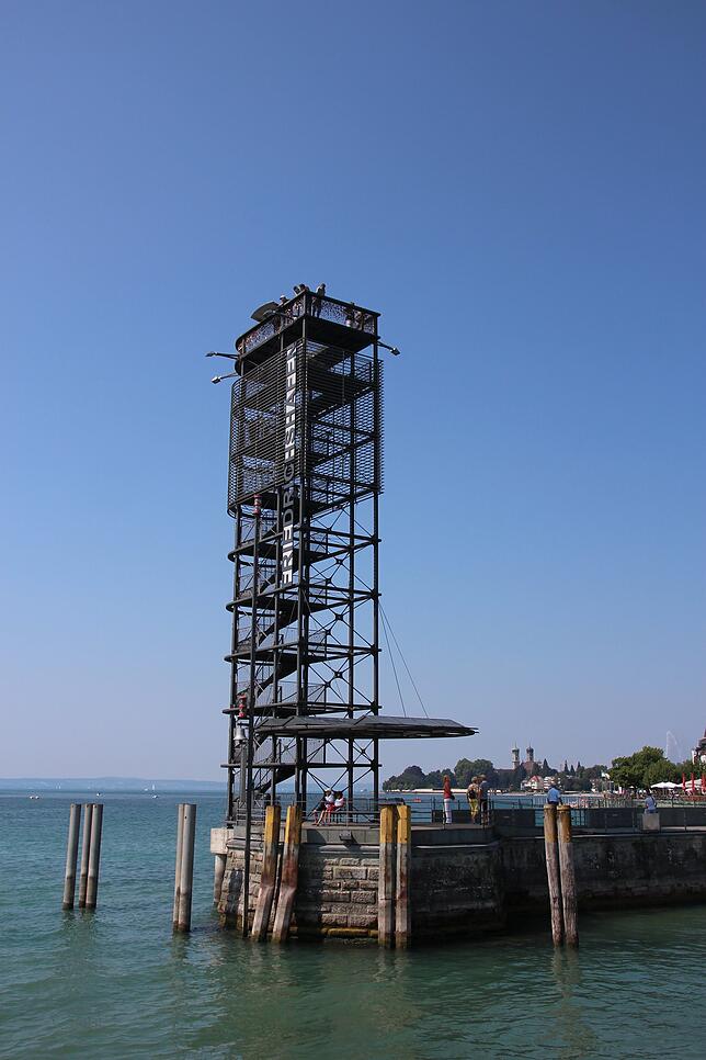 Der Moleturm ist eine beliebte Sehenswürdigkeit bei Touristen. Von oben hat man einen guten Ausblick über Friedrichshafen und den Bodensee.