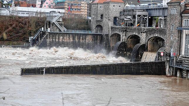 Hochwasser beim Kraftwerk in Laufenburg.