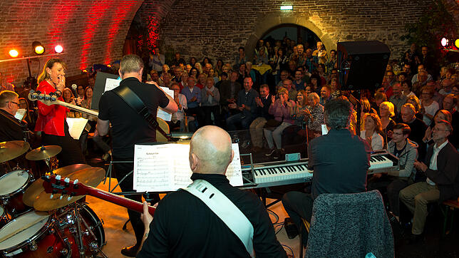 Die zahlreichen Besucher spendeten den Mitgliedern der DoX Memorial Big Band den verdienten kräftigen Applaus.