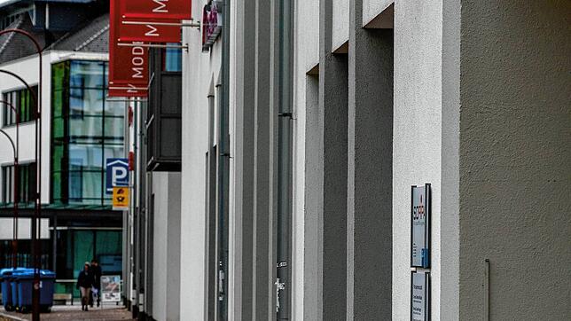 Die Post-Filiale bleibt Modemarkt Röther und zieht nach einigen Umbauten vom Obergeschoss ins Erdgeschoss.