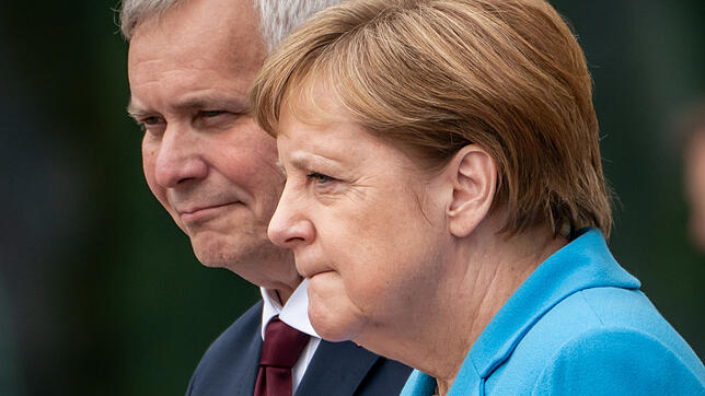 Bundeskanzlerin Angela Merkel hat beim Empfang des finnischen Ministerpräsidenten Antti Rinne erneut einen Zitteranfall erlitten.