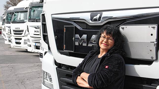 Silvia Eha ist leidenschaftliche Lkw-Fahrerin. Ohne sie wäre manches Haus nie gebaut worden: Mit ihrem MAN kutschiert sie Zement von der ...