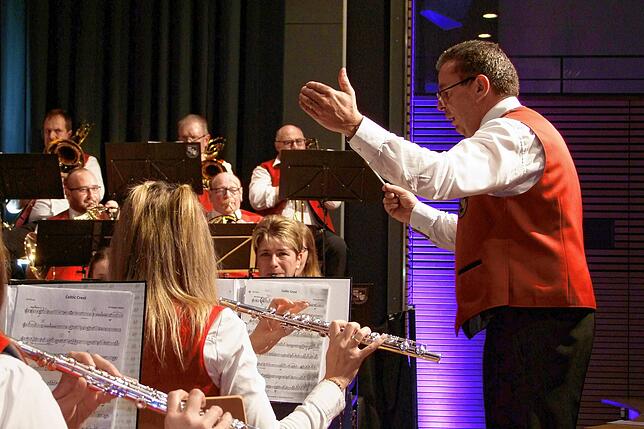 Sein letztes Stück als Dirigent beim Musikverein Stetten-Bergöschingen: Mit der irisch-keltischen Weise „Celtic Crest“ ...