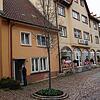 Walter Hauser steht vor dem Eingang des Schlenkerhauses unweit seines Schreibwarengeschäfts. Er erinnert sich noch an die Tage, als hier ...