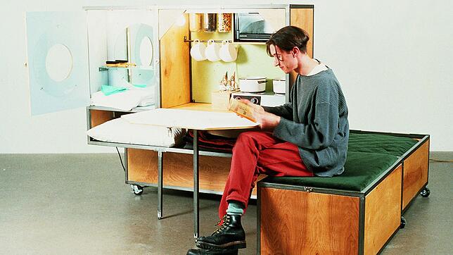 Viel Leben auf wenig Raum: Andrea Zittels „A-Z Living Unit“ (1994) hat viel zu bieten.
