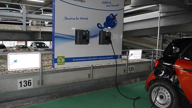 Im Parkhaus Lohgerbe sind derzeit zwei Ladestationen für Elektroautos im Einsatz. Zehn weitere sollen folgen, ebenso in der Tiegfgarage ...