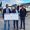 Am Bodensee-Airport ist der erste Flug vom Start-up „Vini by Flyvbird“ gestartet. Von links: Tomislav Lang (Gründer des Start-ups), ...