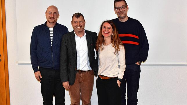 Schauspieler Patrick O. Beck, Kreisarchäologe Jürgen Hald sowie Stephanie King und Felix Hillgruber vom Archäologischen Landesmuseum ...