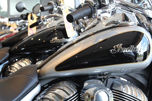 Bild 2: Volker Sichler baut bei "Hollister's Motor-Cycles" in Dauchingen Motorräder für Kunden um