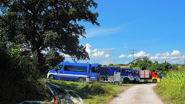 Das THW ist mit Fahrzeugen unterschiedlicher Ortsverbände angerückt. Sie kommen beispielsweise aus Stockach, Radolfzell, Trossingen oder ...