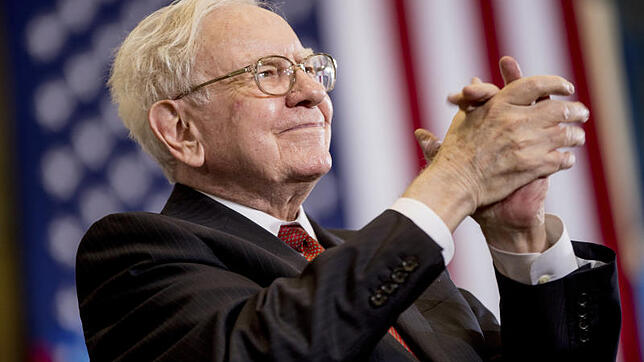 Der amerikanische Staranleger Warren Buffett prüft Unternehmen vor einem Aktienkauf auf Herz und Nieren und bleibt ihnen dann recht ...
