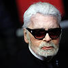 ARCHIV - 22.11.2018, Frankreich, Paris: Modedesigner Karl Lagerfeld nimmt an der Feierlichkeit zur Beleuchtung auf der Champs-Elysees ...