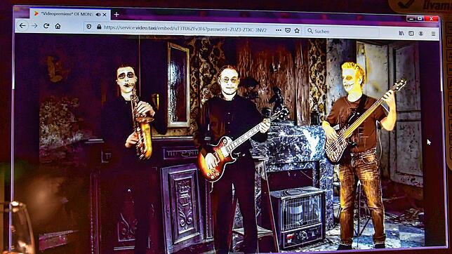 Gruselig angehaucht ist das Musikvideo &bdquo;Of Monsters and Men&ldquo;. Im Bild Louis Struss (von links), Matthias Schwarz und Holger ...