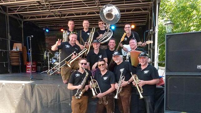Die Chio Maico Band (von hinten links): Konrad Wagner, Tobias Frey, Detlef Vesenmeier, Torsten Waßmer, Bernd Hottinger, Roland ...