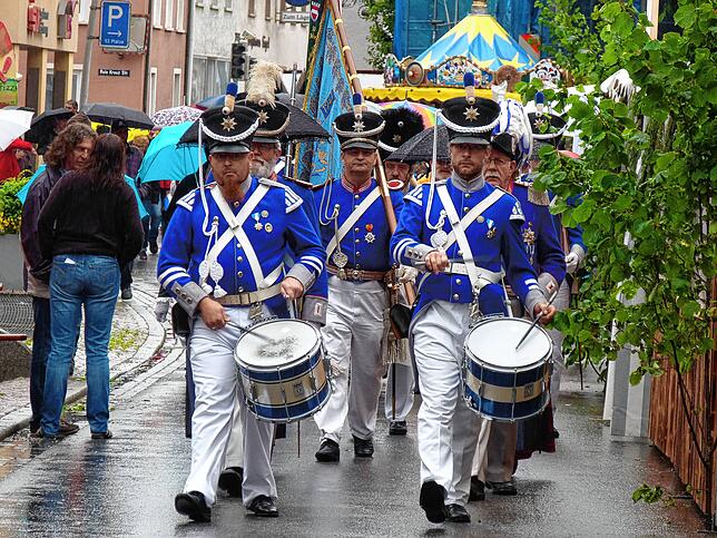 Der Hüfinger Eventdienstleister Hübsch Licht- und Tontechnik hilft beim Stadtbächlifest mit. Unser Foto zeigt die historische ...