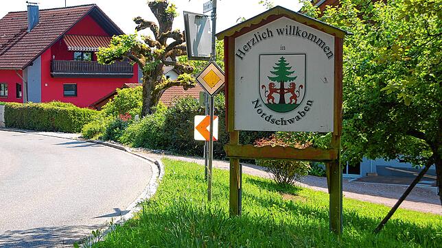 Herzlich willkommen in Nordschwaben – das gilt nicht für den Waldkindergarten. Der Ortschaftsrat kritisiert das Vorgehen und das ...