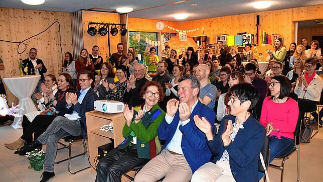 Fünf Jahre Familienzentrum Storchennest, das ist auch für Erwachsene ein guter Grund zu feiern. Für die zahlreich gekommenen Gäste gab ...