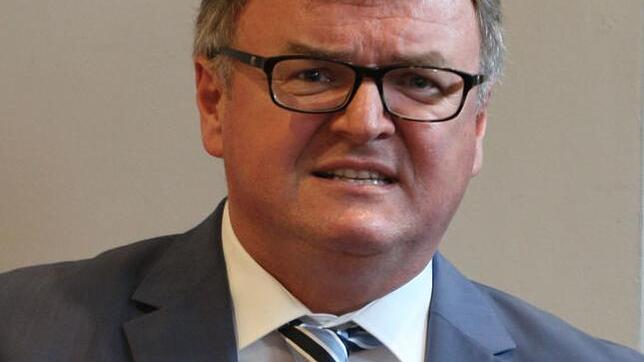 Die ZF war, ist und bleibt ein Stiftungsunternehmen und wer sein Heil an der Börse sucht, sucht dies bei ZF vergebens", sagt ...