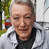 Ingrid Walser: &bdquo;Vor unserem Fenster wächst eine Eiche. Die Blätter fliegen manchmal bis in die Wohnung. Überhaupt der Müll ...