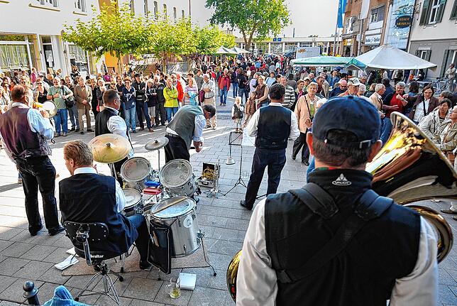 Straßenmusikfestival uff de Gass: Am über 16 Künstler und Musikgruppen sorgten für die musikalische Unterhaltung am verkaufsoffenen Sonntag.
