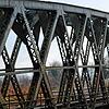 Die alte Eisenbahnbrücke steht momentan noch auf einem Gelände an der Argen.