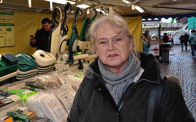 Annette Lindemann holt sich ihre Staubsaugerbeutel lieber direkt ab.