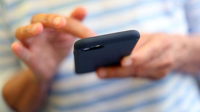Bei Cell Broadcast werden Nachrichten wie Rundfunksignale an alle kompatiblen Geräte geschickt, die in einer Zelle eingebucht sind.