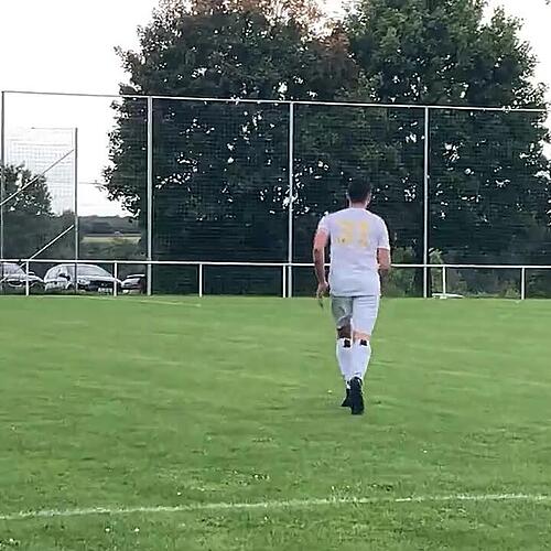 Lucas Finkbeiner trifft aus der Drehung zum 3:1