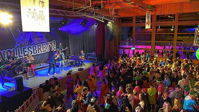 Beim Stierball heizte die Band Volles Brett den Besuchern ordentlich ein.