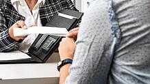Abfindungen nach dem Ausscheiden aus einem Unternehmen müssen versteuert werden.