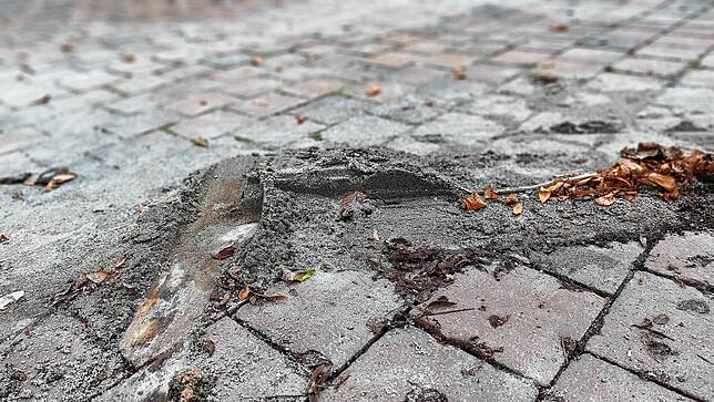 Der letzte Rest Sand soll noch bis Ende der Woche entfernt werden. Danach findet auf dem Muslenplatz das Schwenninger ...