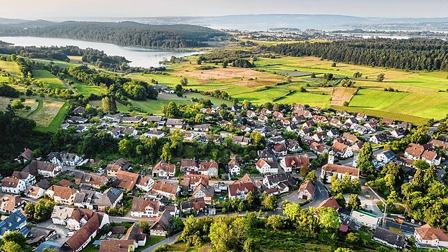 Der Radolfzeller Ortsteil Möggingen. Mitten in viel Natur gelegen hat sich das Dorf eigentlich mit einem Biogas-Blockheizkraftwerk und ...