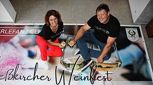 Ilona Boos (links) und Christian Ott vom Firlefanzclub Meßkirch freuen sich darauf, mit den Festgästen auf 33 Jahre Firlefanzclub ...