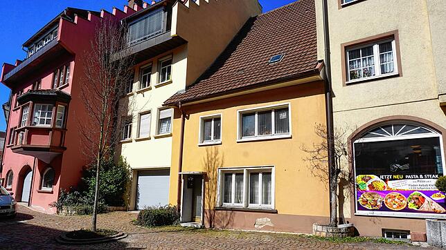 Weil das Landesdenkmalamt hinter der unscheinbaren Fassade des Hauses Schlenker in der Löffinger Kirchstraße historische Bausubstanz ...