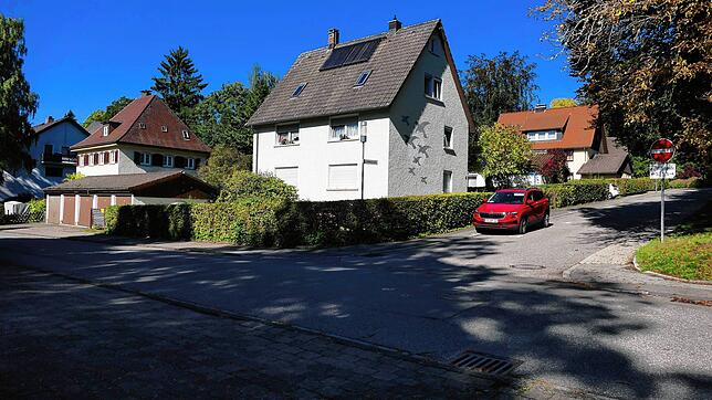 Eine Änderung der Einbahnstraßenregelung in der Königsfelder Lindenstraße war Thema im Ausschuss. Die Maßnahme soll drei Parkplätze ...