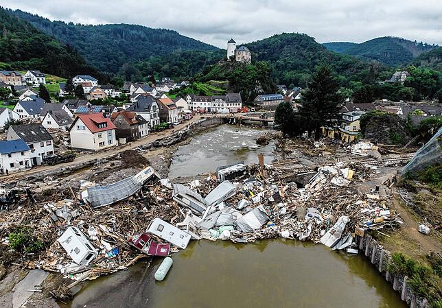 Blick auf die Folgen der Hochwasserkatastrophe im Ahrtal, bei der zahlreiche Menschen ums Leben kamen und Milliarden-Schäden entstanden. ...