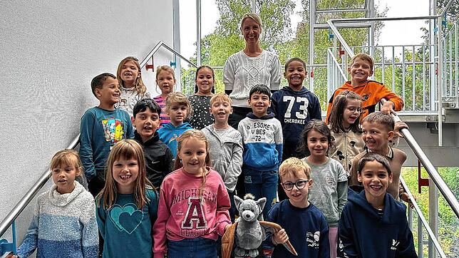 Grundschule Königsfeld Die Klasse 1 der Grundschule Königsfeld mit der Klassenlehrerin Nadine Zipfel.