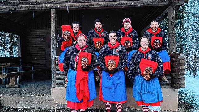 Das Bild zeigt einige Bergli-Hexen bei der Fastnacht 2020. Das Team koordiniert dieses Jahr das Zusammentragen und den Schnitt des ...