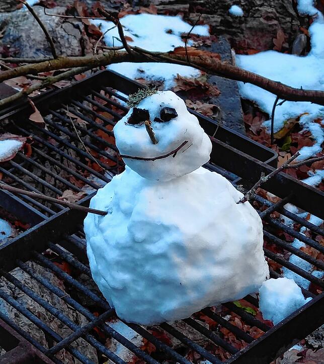 Auch der erste Schneemann ist festgehalten.
