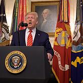 US-Präsident Trump präsentiert im Weißen Haus in markigen Worten jede Menge Einzelheiten über den Einsatz.